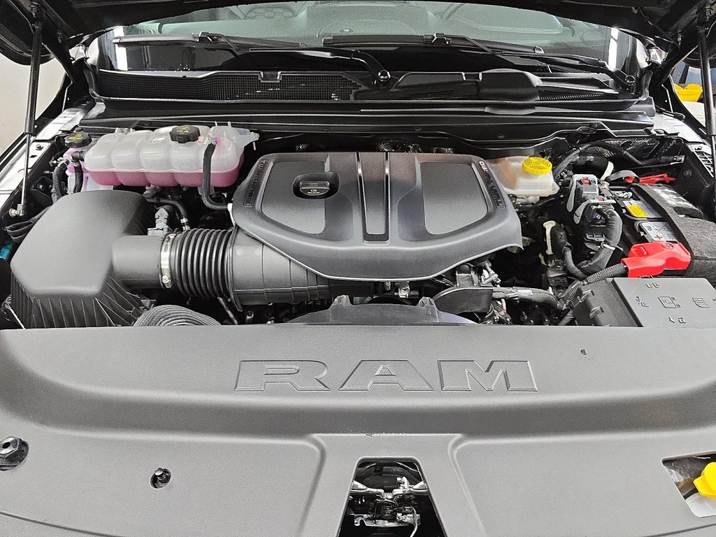 Ram 1500 SPORT 4X4 CEW CAB // TOIT PANORAMIQUE 2025 à Sherbrooke, Québec - 8 - w1024h768px