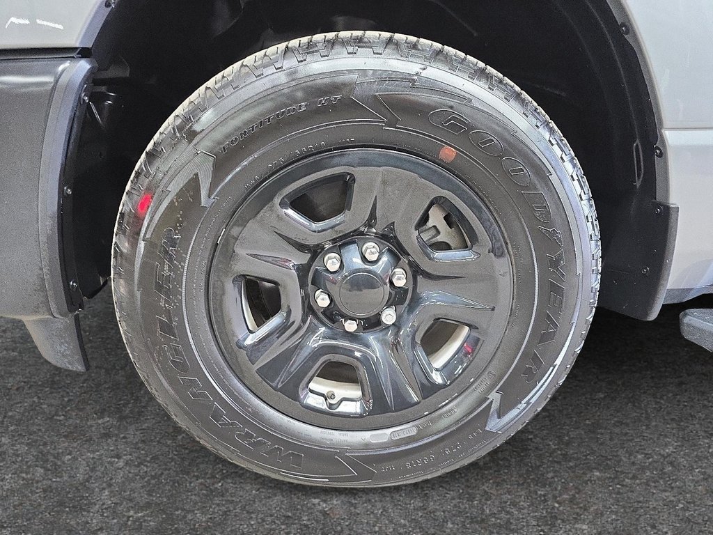 Ram 1500 TRADESMAN 4X4 CREW CAB 2025 à Sherbrooke, Québec - 7 - w1024h768px