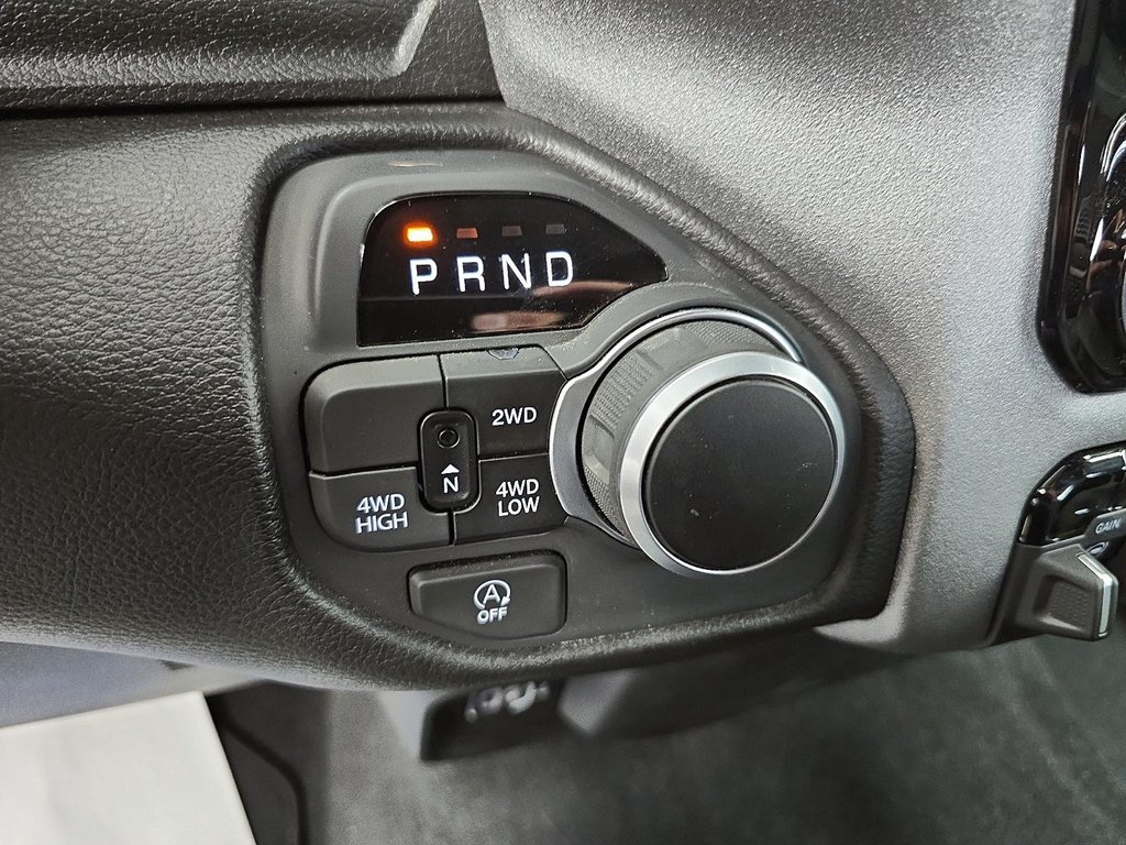 Ram 1500 TRADESMAN 4X4 CREW CAB 2025 à Sherbrooke, Québec - 14 - w1024h768px