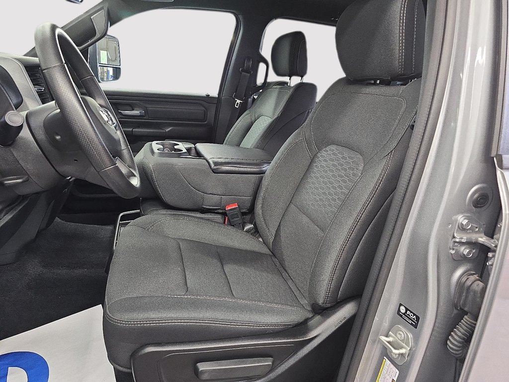 Ram 1500 TRADESMAN 4X4 CREW CAB 2025 à Sherbrooke, Québec - 9 - w1024h768px