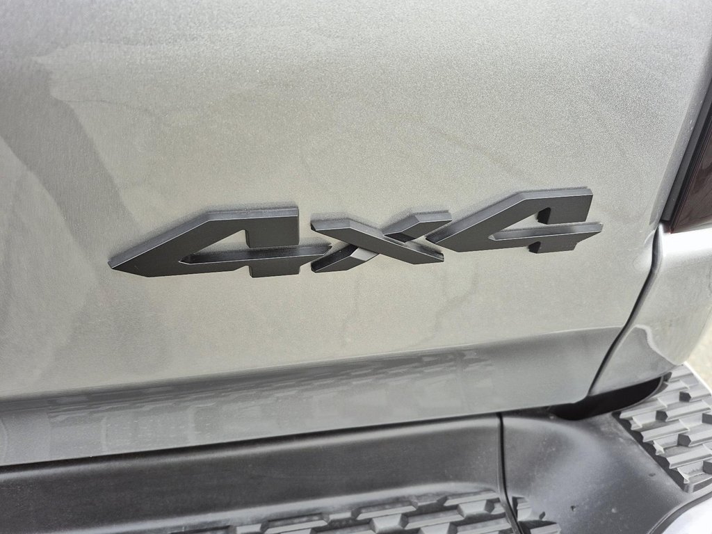 2025 Ram 1500 SPORT 4X4 CREW CAB // TOIT PANO in Sherbrooke, Quebec - 15 - w1024h768px