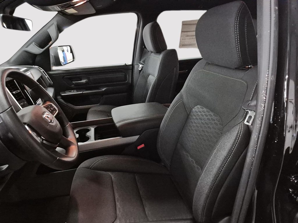 2026 Ram 1500 EXPRESS in Sherbrooke, Quebec - 9 - w1024h768px