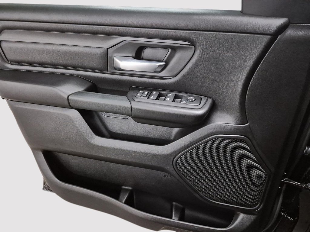 2026 Ram 1500 EXPRESS in Sherbrooke, Quebec - 11 - w1024h768px