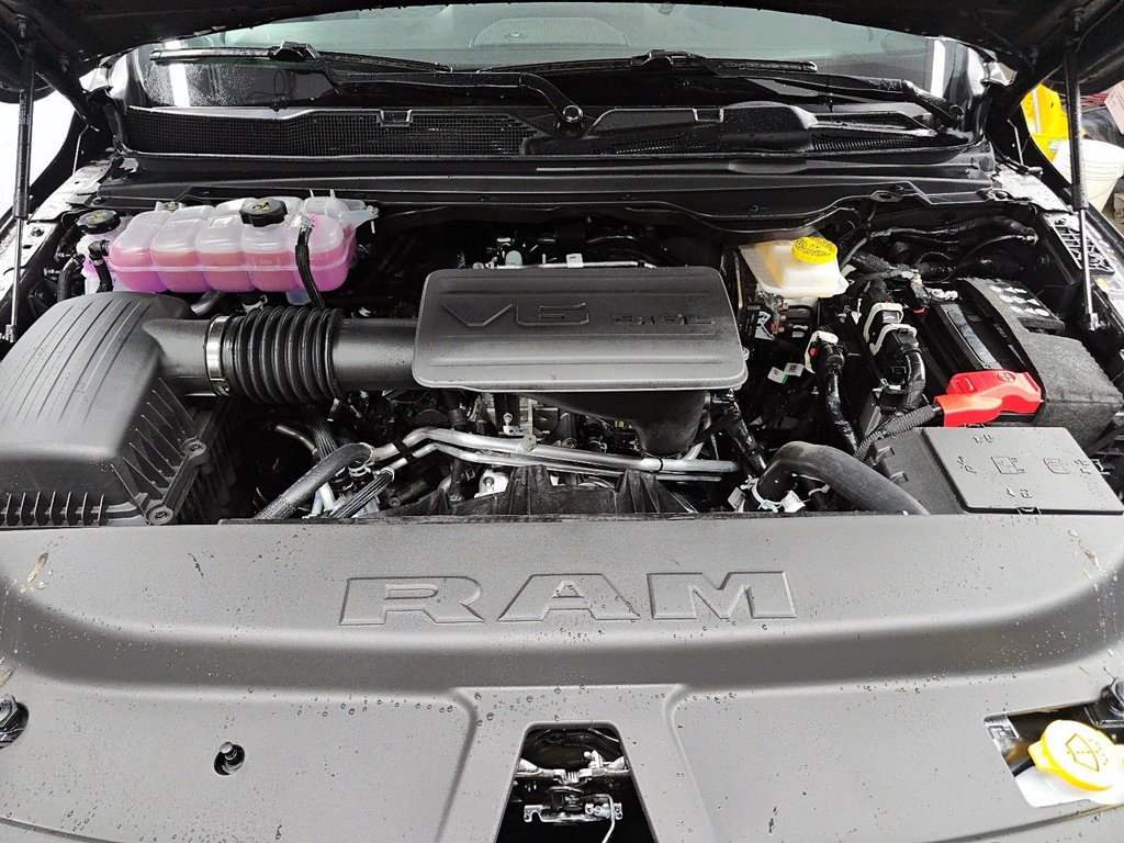 2026 Ram 1500 EXPRESS in Sherbrooke, Quebec - 8 - w1024h768px