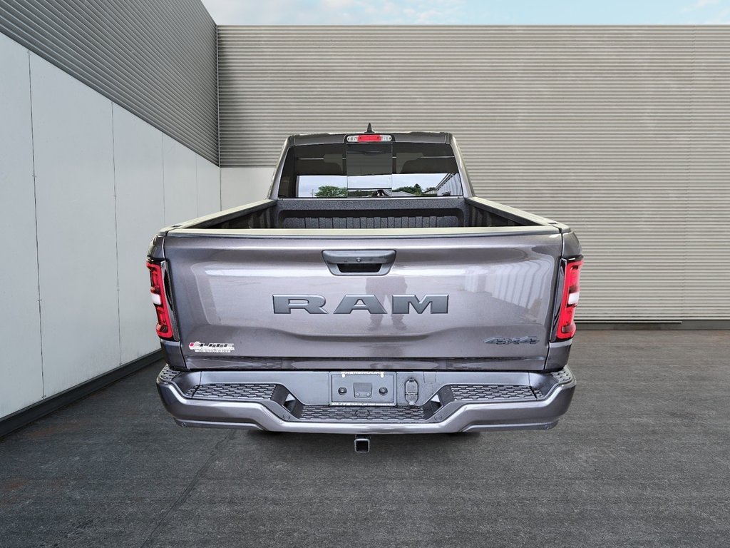2026 Ram 1500 EXPRESS in Sherbrooke, Quebec - 3 - w1024h768px