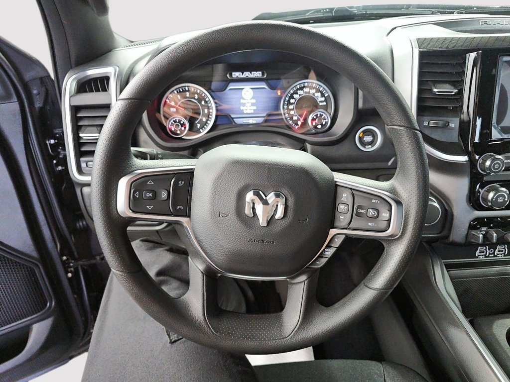 2026 Ram 1500 EXPRESS in Sherbrooke, Quebec - 12 - w1024h768px