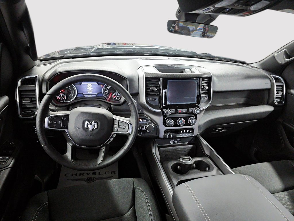 2026 Ram 1500 EXPRESS in Sherbrooke, Quebec - 10 - w1024h768px