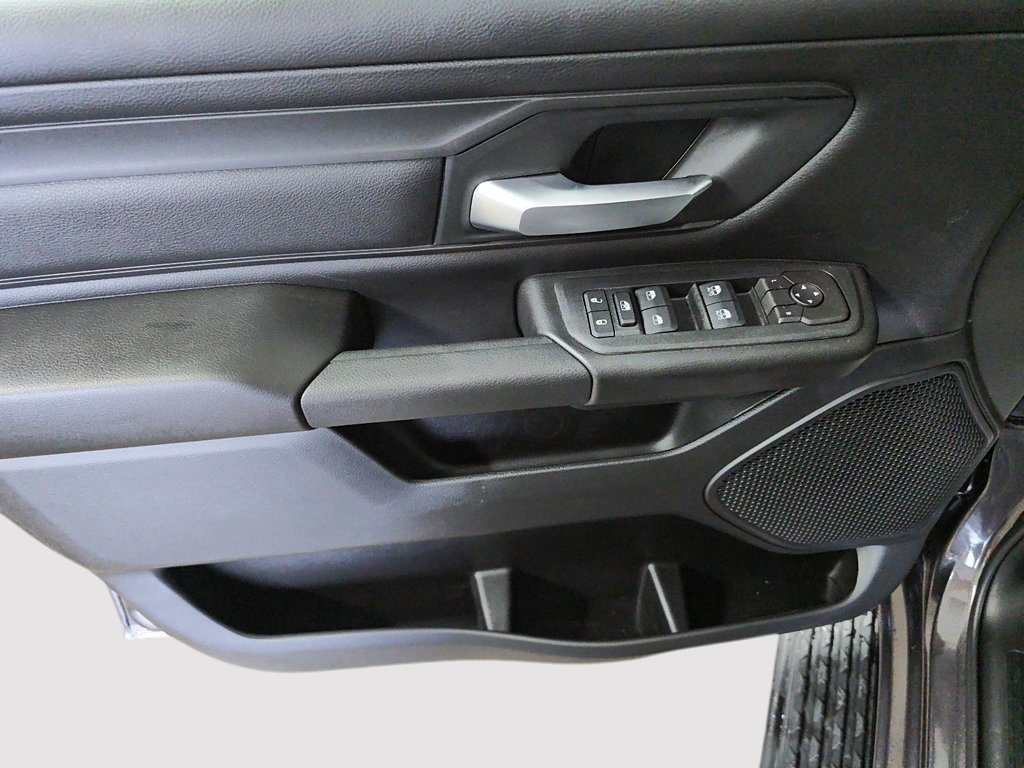 2026 Ram 1500 EXPRESS in Sherbrooke, Quebec - 11 - w1024h768px