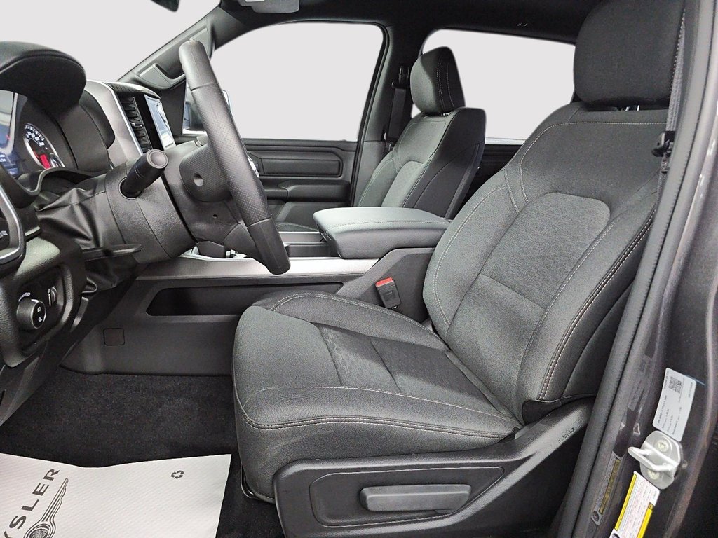 2026 Ram 1500 EXPRESS in Sherbrooke, Quebec - 9 - w1024h768px