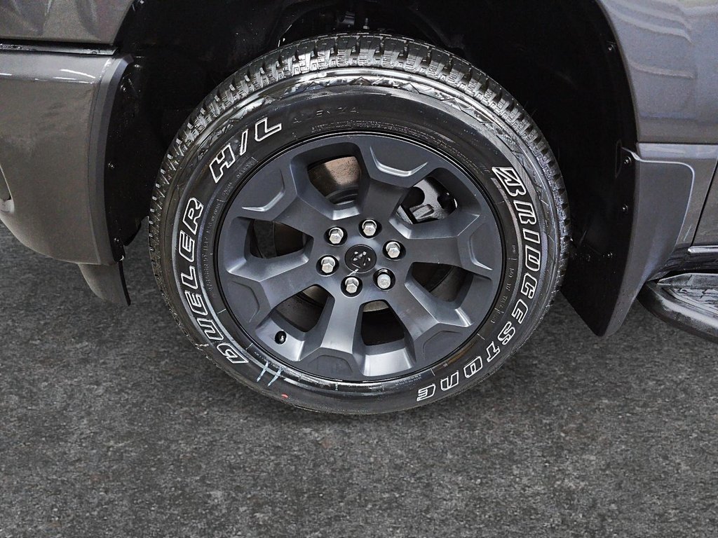 2026 Ram 1500 EXPRESS in Sherbrooke, Quebec - 7 - w1024h768px