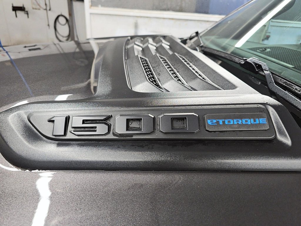 2026 Ram 1500 EXPRESS in Sherbrooke, Quebec - 6 - w1024h768px