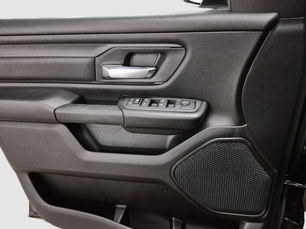 2026 Ram 1500 EXPRESS in Sherbrooke, Quebec - 11 - w1024h768px