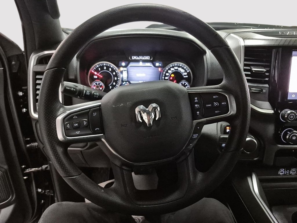 2026 Ram 1500 EXPRESS in Sherbrooke, Quebec - 12 - w1024h768px