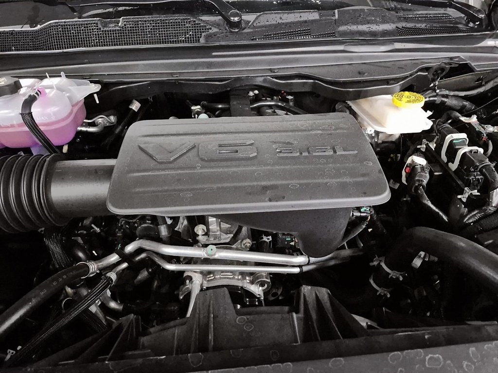 2026 Ram 1500 EXPRESS in Sherbrooke, Quebec - 8 - w1024h768px