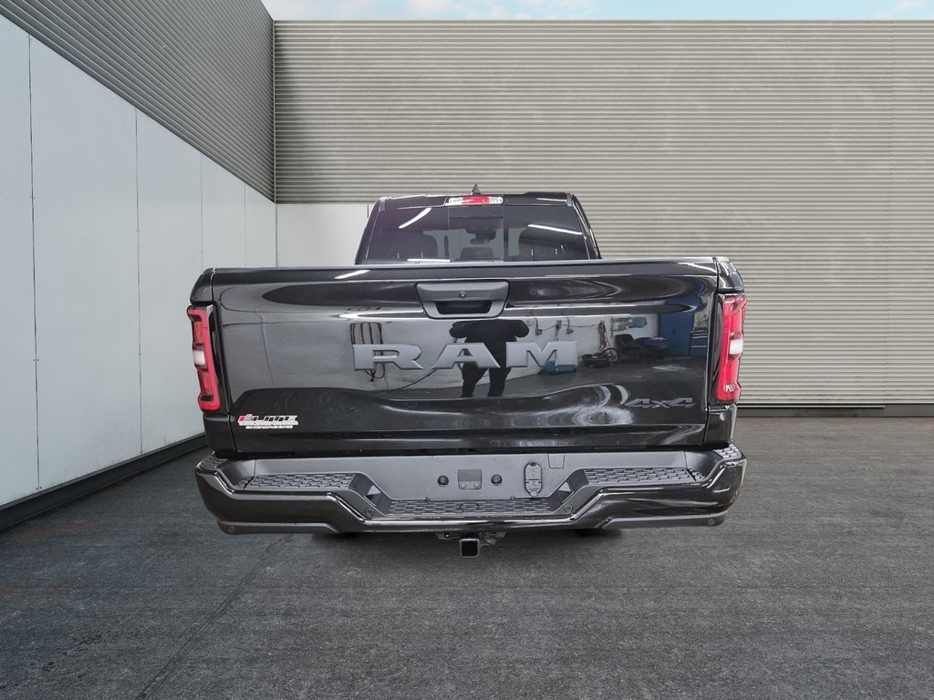 2026 Ram 1500 EXPRESS in Sherbrooke, Quebec - 3 - w1024h768px