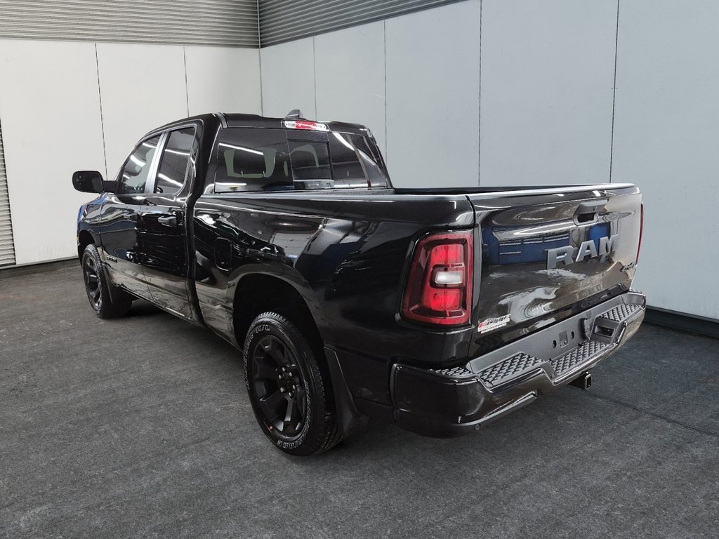 2026 Ram 1500 EXPRESS in Sherbrooke, Quebec - 4 - w1024h768px