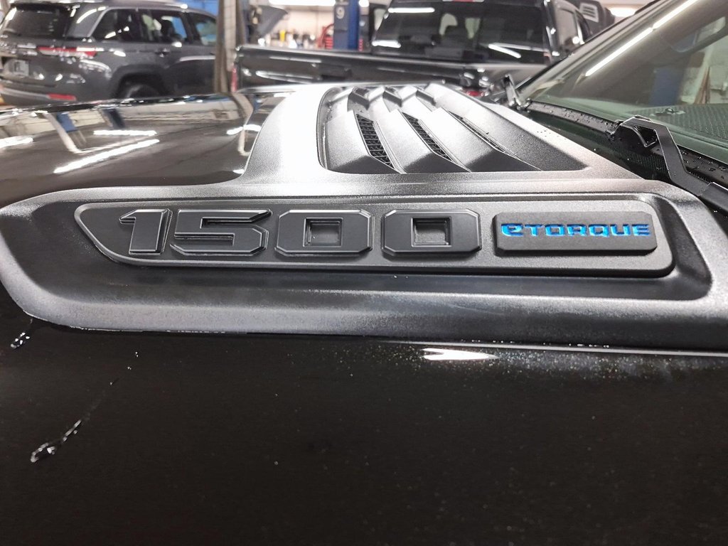 2026 Ram 1500 EXPRESS in Sherbrooke, Quebec - 6 - w1024h768px