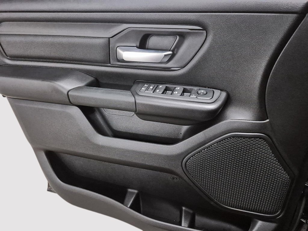 2026 Ram 1500 EXPRESS in Sherbrooke, Quebec - 11 - w1024h768px