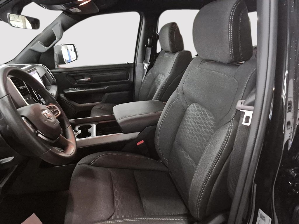 2026 Ram 1500 EXPRESS in Sherbrooke, Quebec - 9 - w1024h768px