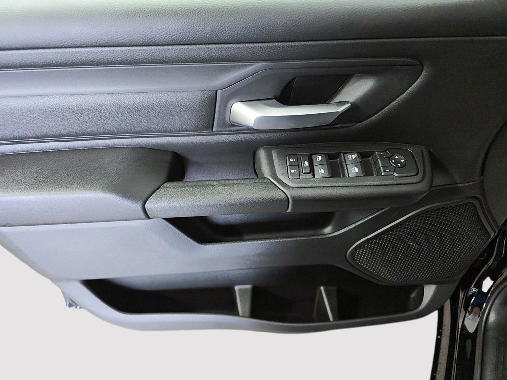 2026 Ram 1500 EXPRESS in St-Jean-Sur-Richelieu, Quebec - 11 - w1024h768px