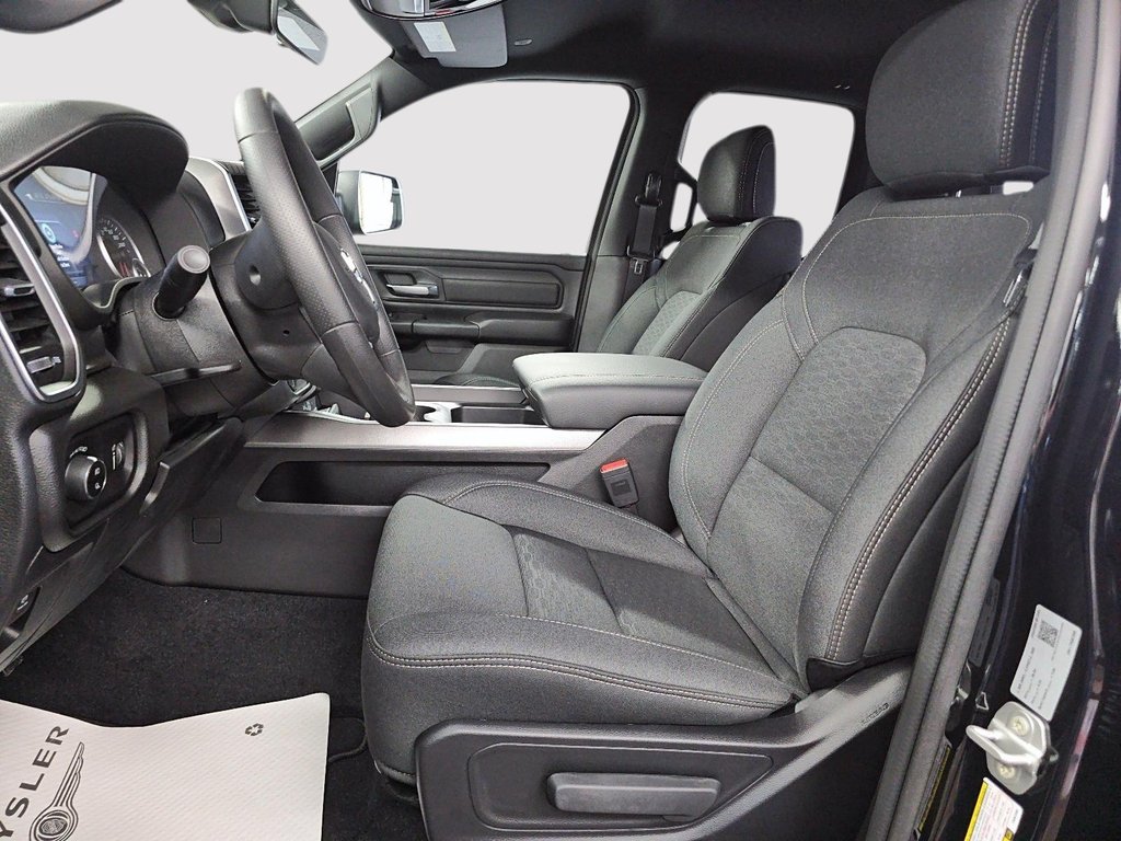 2026 Ram 1500 EXPRESS in St-Jean-Sur-Richelieu, Quebec - 9 - w1024h768px