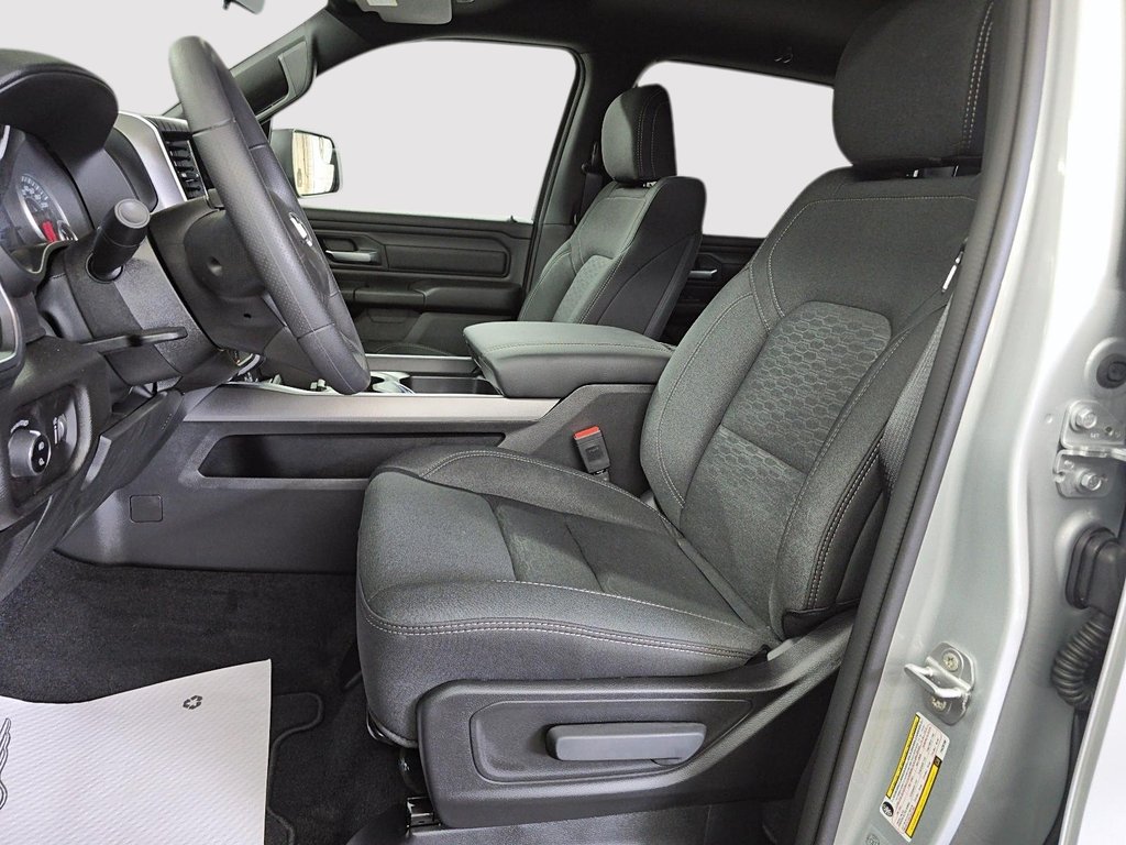 2026 Ram 1500 EXPRESS in St-Jean-Sur-Richelieu, Quebec - 9 - w1024h768px