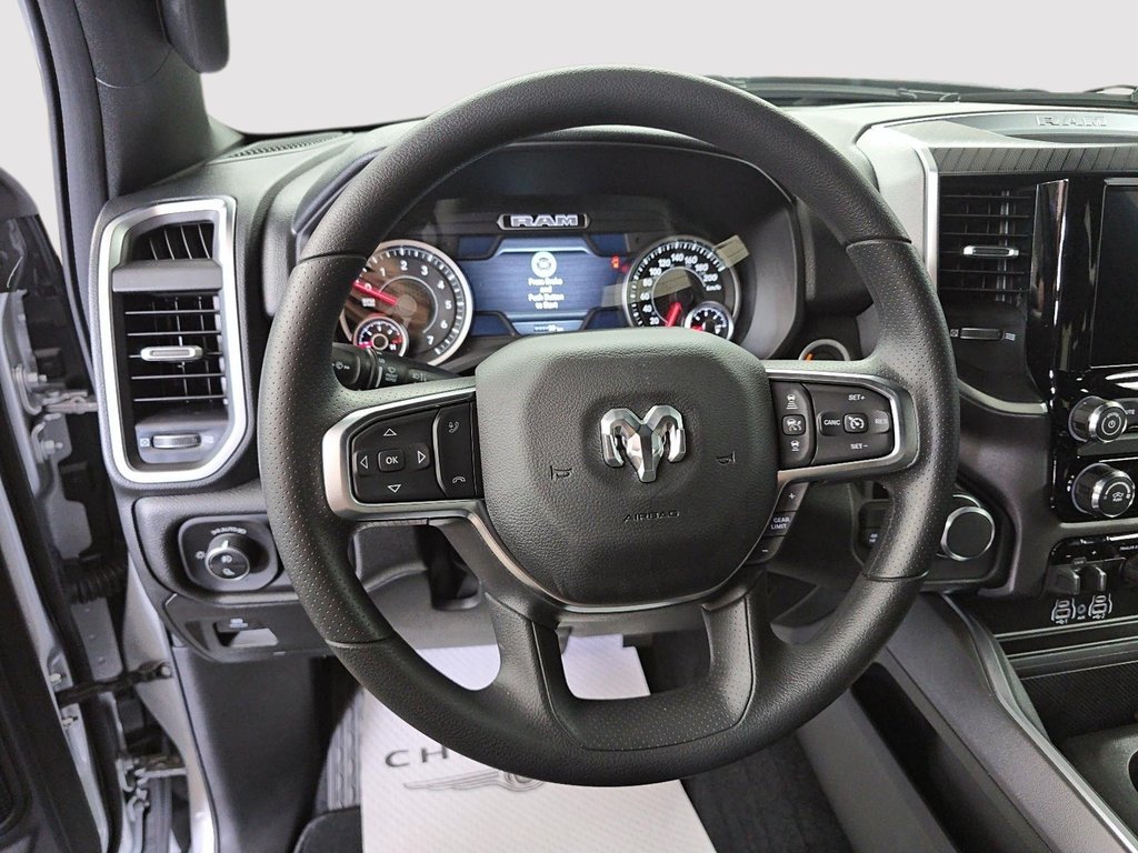 2026 Ram 1500 EXPRESS in St-Jean-Sur-Richelieu, Quebec - 12 - w1024h768px