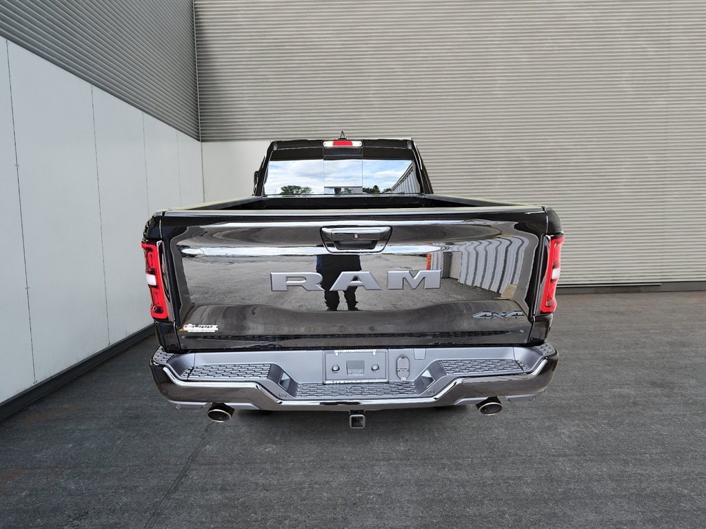 2026 Ram 1500 EXPRESS in Sherbrooke, Quebec - 3 - w1024h768px