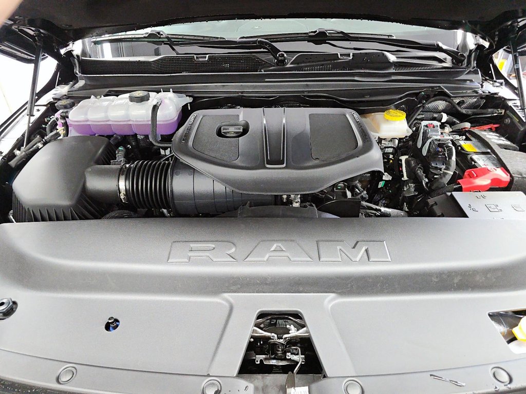 2026 Ram 1500 EXPRESS in Sherbrooke, Quebec - 8 - w1024h768px