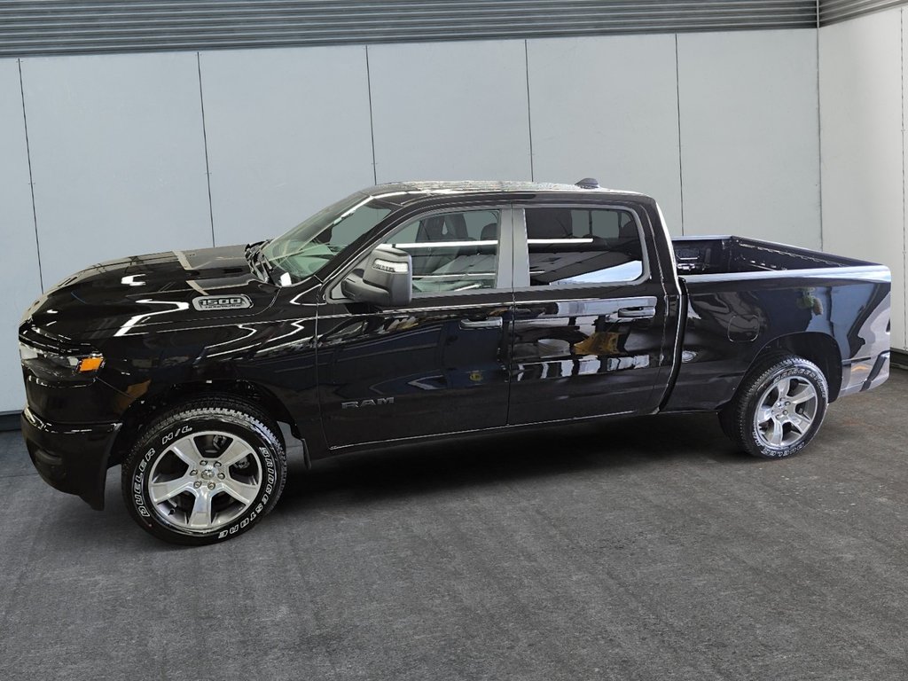 2026 Ram 1500 EXPRESS in Sherbrooke, Quebec - 5 - w1024h768px