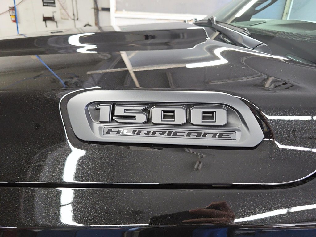 2026 Ram 1500 EXPRESS in Sherbrooke, Quebec - 6 - w1024h768px
