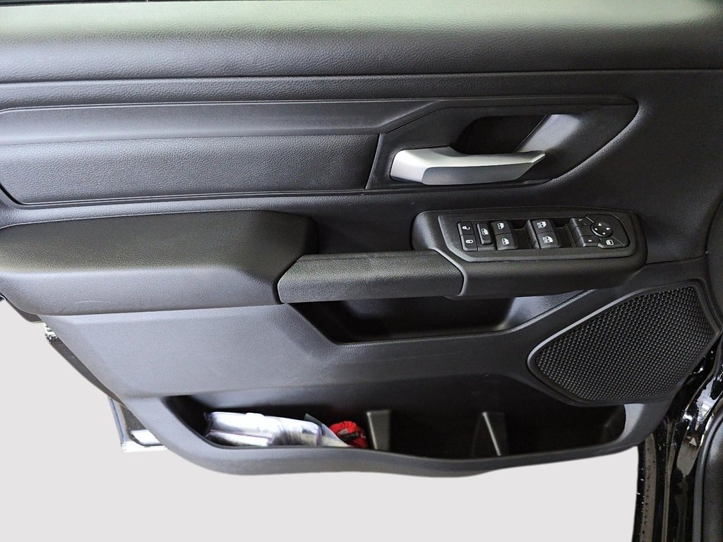 2026 Ram 1500 EXPRESS in Sherbrooke, Quebec - 11 - w1024h768px