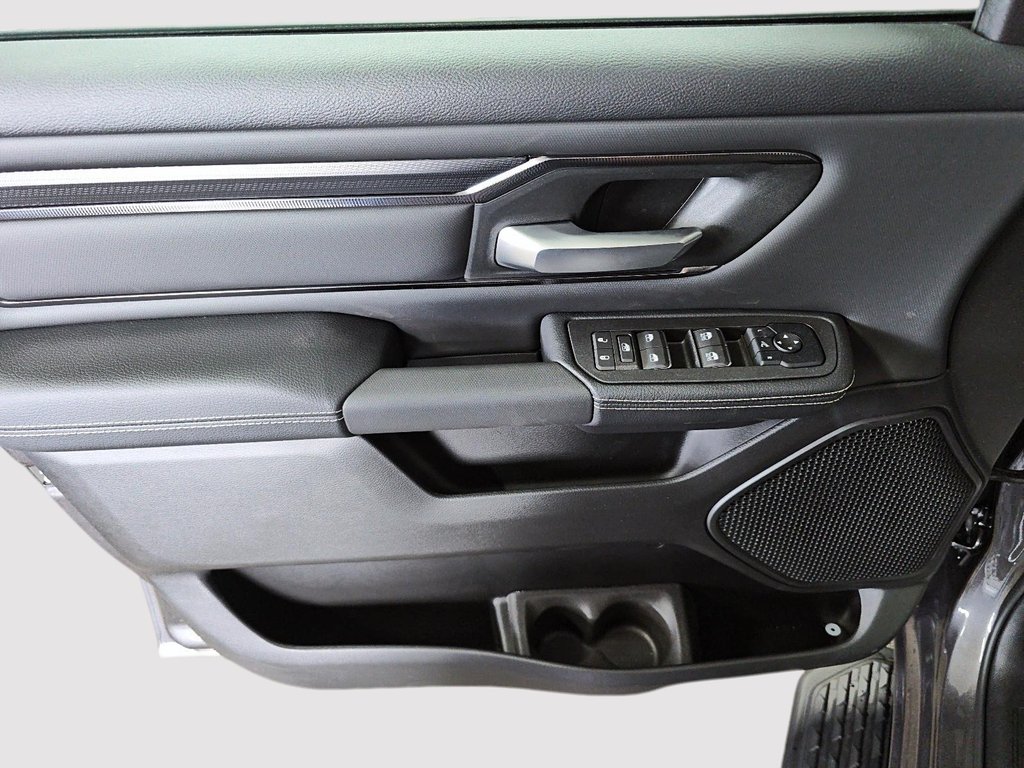 2027 Ram 1500 SPORT in St-Jean-Sur-Richelieu, Quebec - 11 - w1024h768px