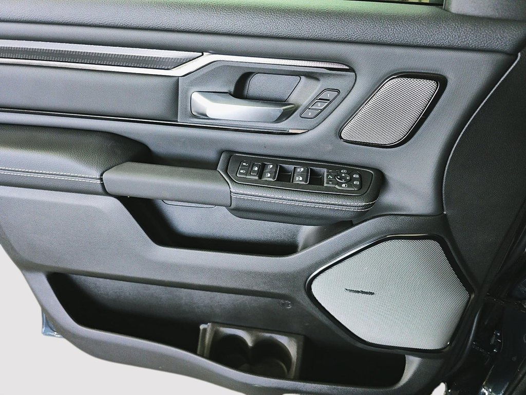2027 Ram 1500 SPORT in St-Jean-Sur-Richelieu, Quebec - 11 - w1024h768px