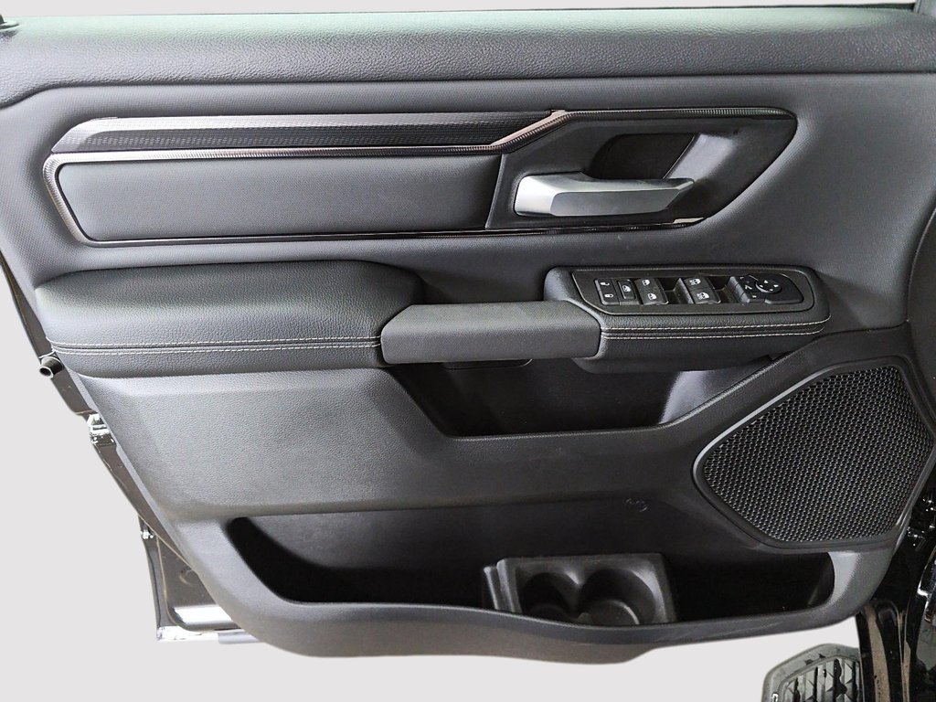 2027 Ram 1500 SPORT in St-Jean-Sur-Richelieu, Quebec - 11 - w1024h768px