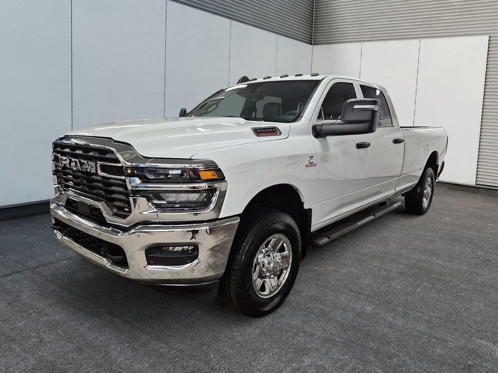 2025 Ram 2500 TRADESMAN in St-Jean-Sur-Richelieu, Quebec - 1 - w1024h768px