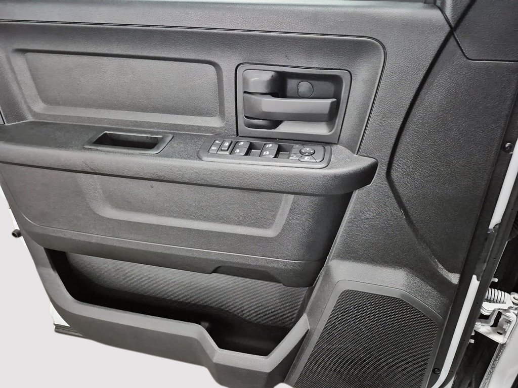 2025 Ram 2500 TRADESMAN in St-Jean-Sur-Richelieu, Quebec - 11 - w1024h768px