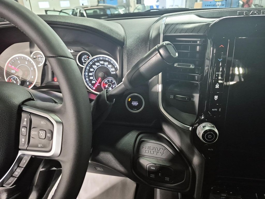 2025 Ram 2500 BIG HORN in Sherbrooke, Quebec - 13 - w1024h768px