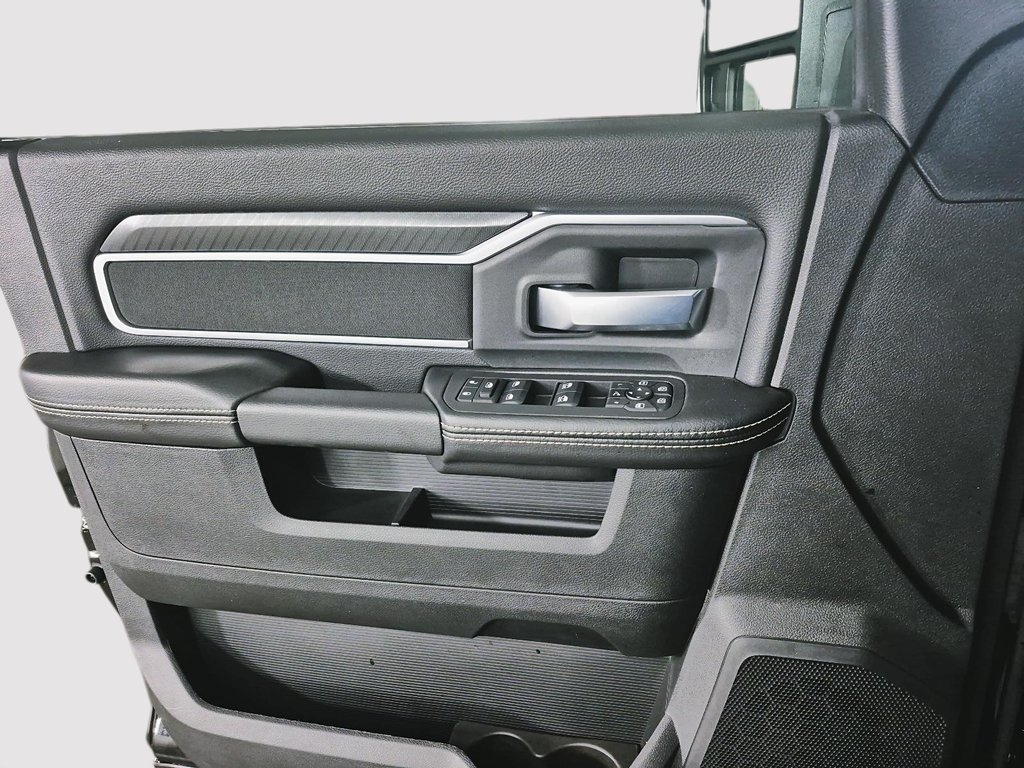 2025 Ram 2500 BIG HORN in Sherbrooke, Quebec - 10 - w1024h768px