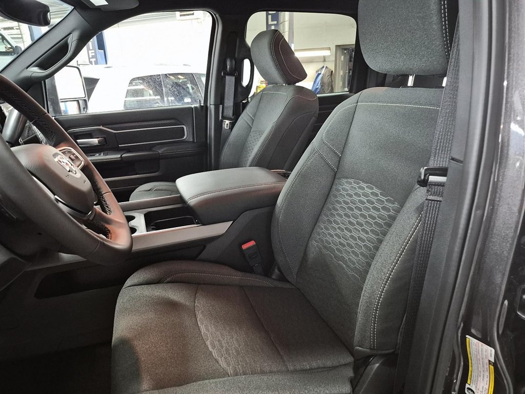 2025 Ram 2500 BIG HORN in St-Jean-Sur-Richelieu, Quebec - 9 - w1024h768px