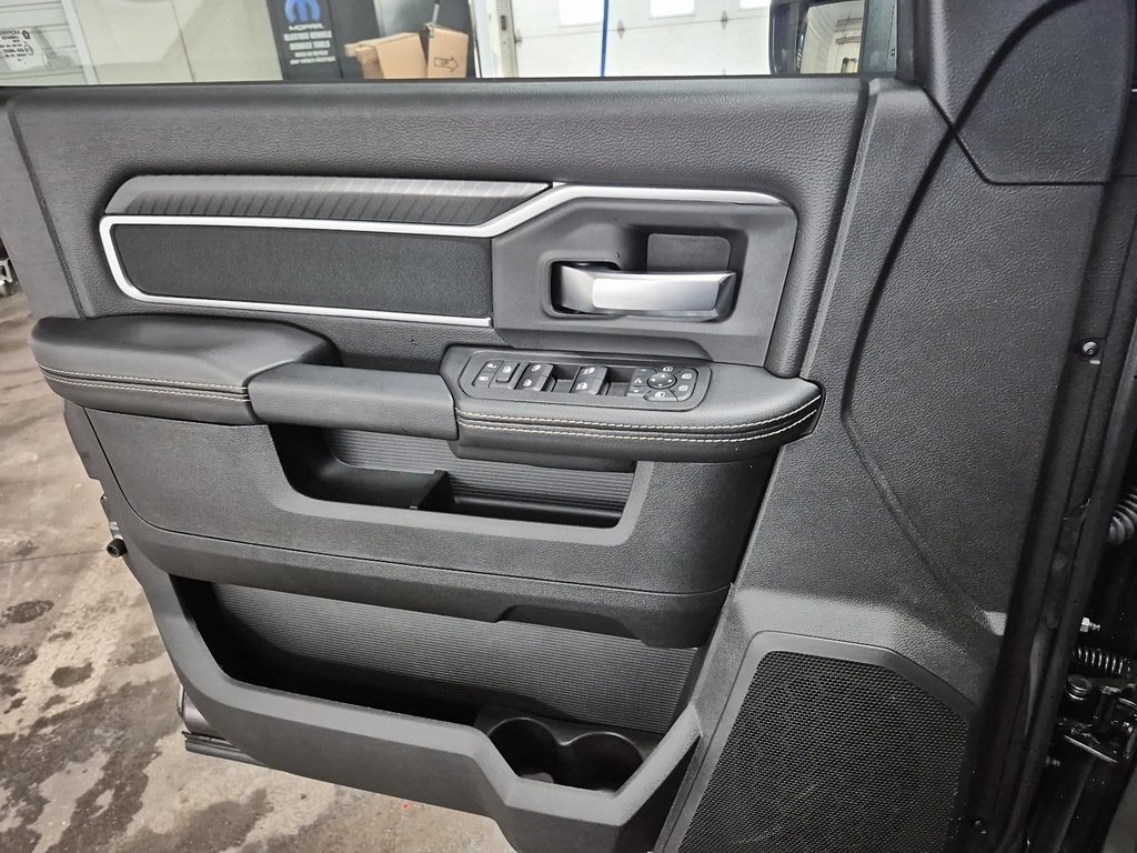 2025 Ram 2500 BIG HORN in St-Jean-Sur-Richelieu, Quebec - 11 - w1024h768px