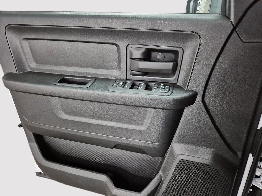 Ram 2500 BLACK EXPRESS 2026 à Sherbrooke, Québec - 11 - w1024h768px