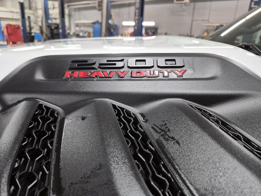 2026 Ram 2500 BLACK EXPRESS in St-Jean-Sur-Richelieu, Quebec - 6 - w1024h768px