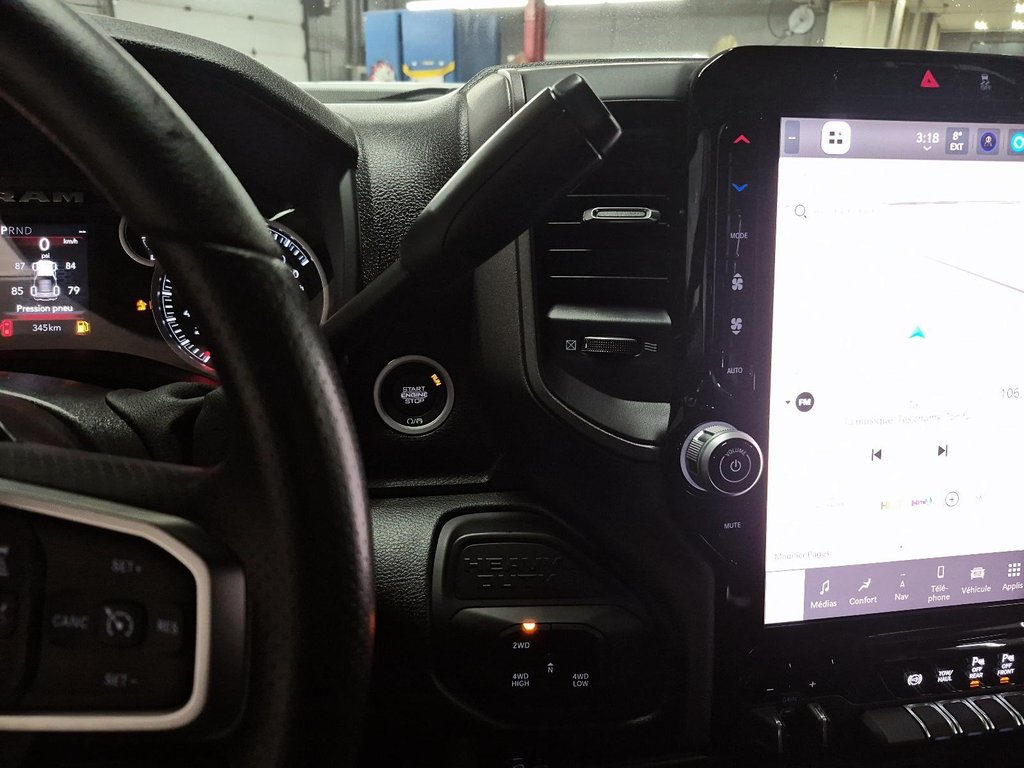 2026 Ram 2500 BLACK EXPRESS in St-Jean-Sur-Richelieu, Quebec - 15 - w1024h768px