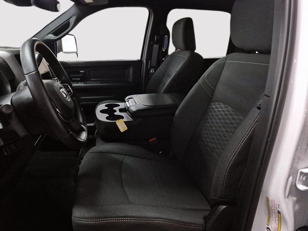 2026 Ram 2500 BLACK EXPRESS in St-Jean-Sur-Richelieu, Quebec - 9 - w1024h768px