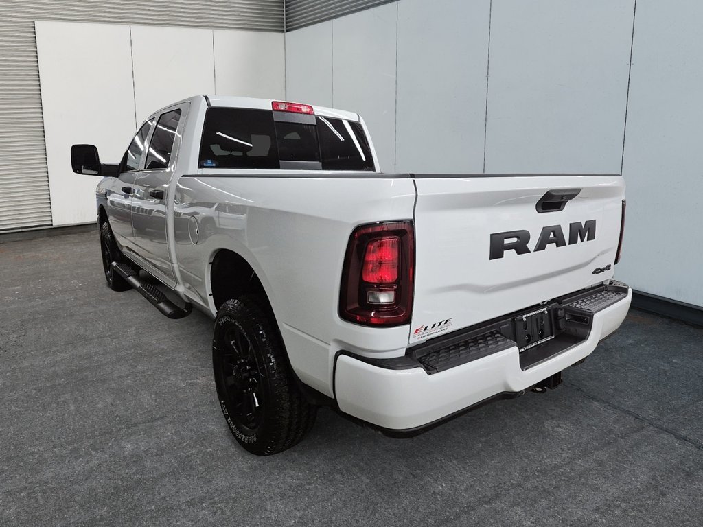 2026 Ram 2500 BLACK EXPRESS in St-Jean-Sur-Richelieu, Quebec - 4 - w1024h768px