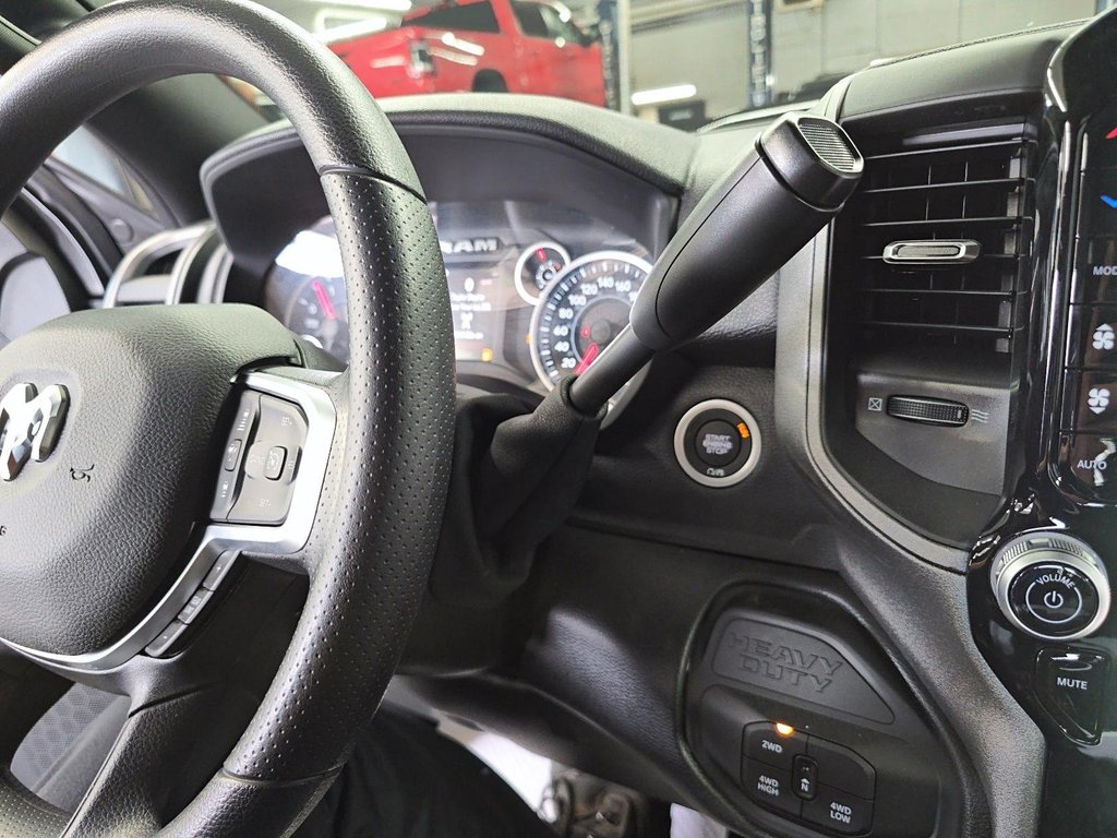 2026 Ram 2500 BLACK EXPRESS in St-Jean-Sur-Richelieu, Quebec - 15 - w1024h768px