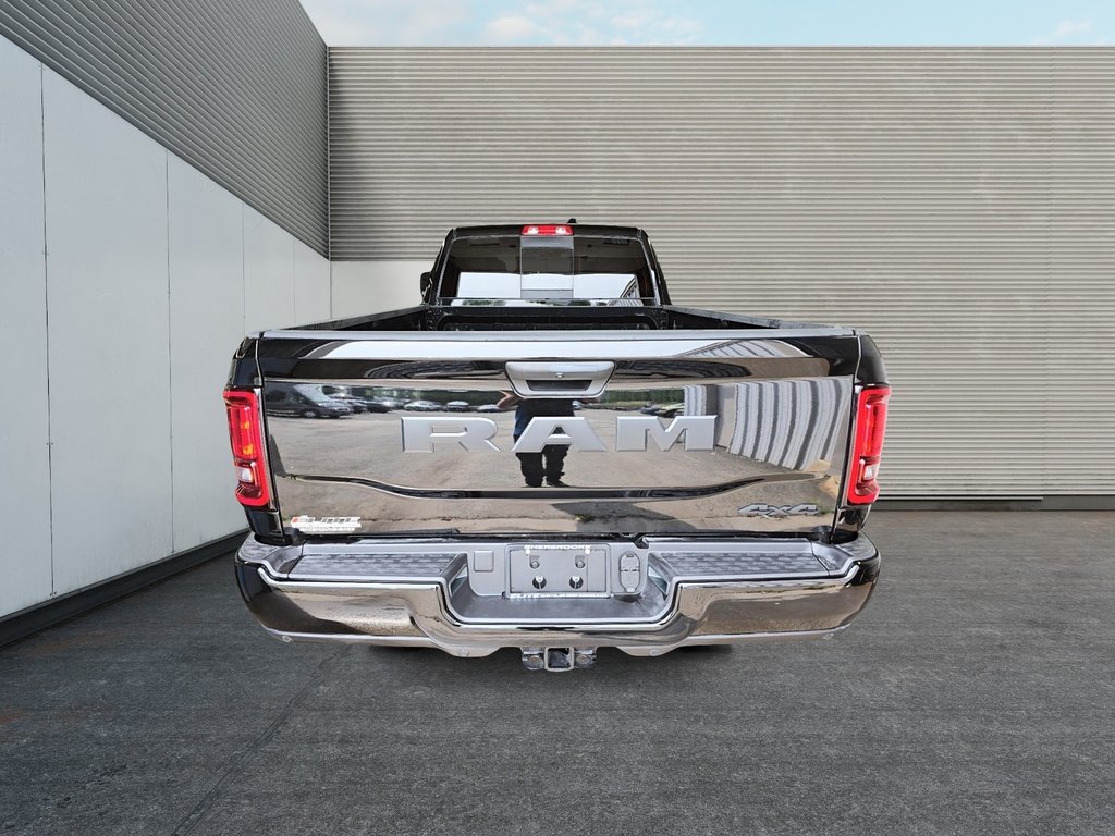 2026 Ram 2500 BLACK EXPRESS in St-Jean-Sur-Richelieu, Quebec - 3 - w1024h768px