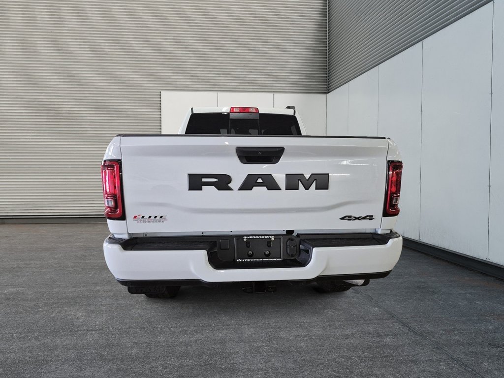2026 Ram 2500 BLACK EXPRESS in St-Jean-Sur-Richelieu, Quebec - 3 - w1024h768px