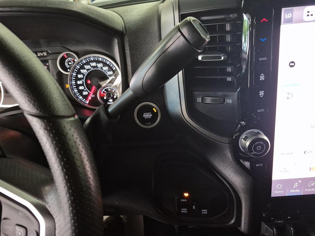 2026 Ram 2500 BLACK EXPRESS in St-Jean-Sur-Richelieu, Quebec - 15 - w1024h768px